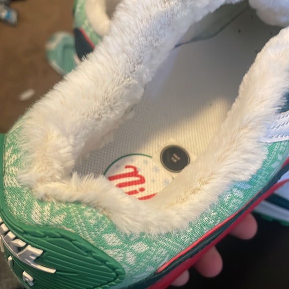 Men shoes , Furry on the inside, never worn - Picture 5 of 6